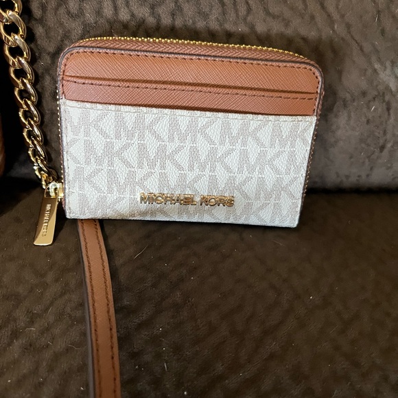 EUC MATCHING MK JET SET WONT SEPARATE - Picture 4 of 16